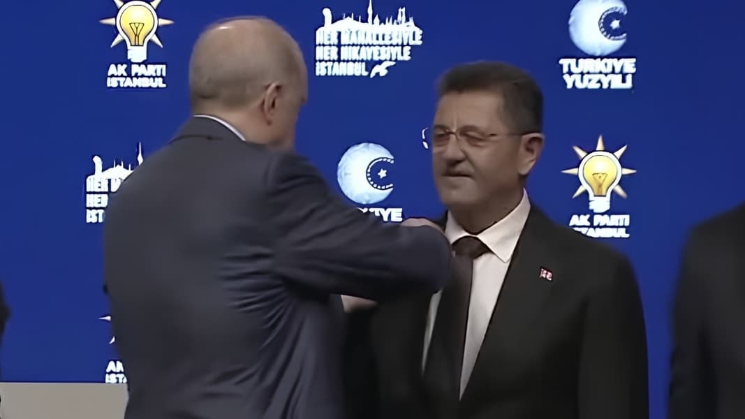 Orhan Çerkez AK Parti'ye katıldı, makam odasını yeniden düzenledi
