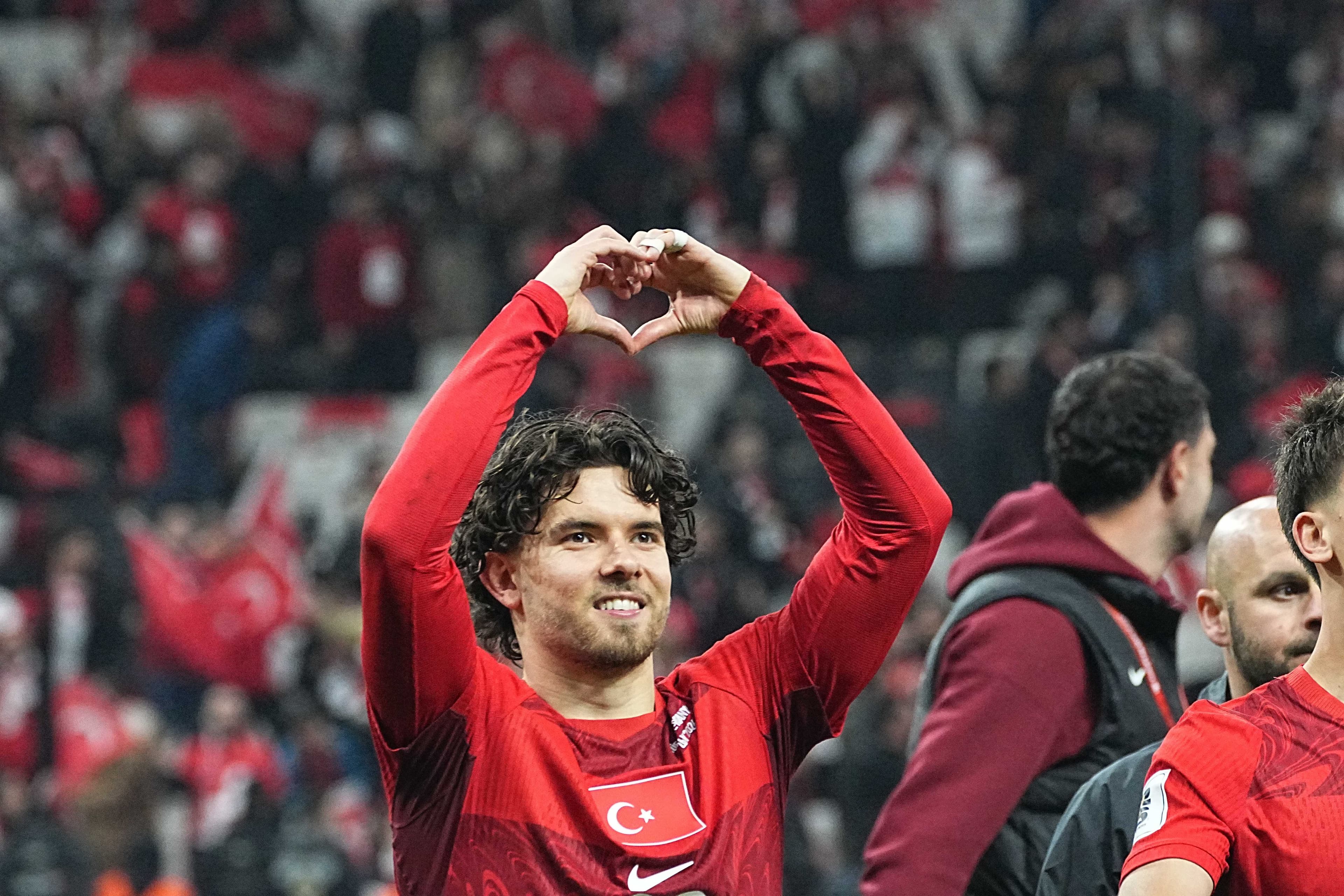 Süper Lig devinden Ferdi Kadıoğlu için sürpriz hamle: Transfer tek şarta bağlandı