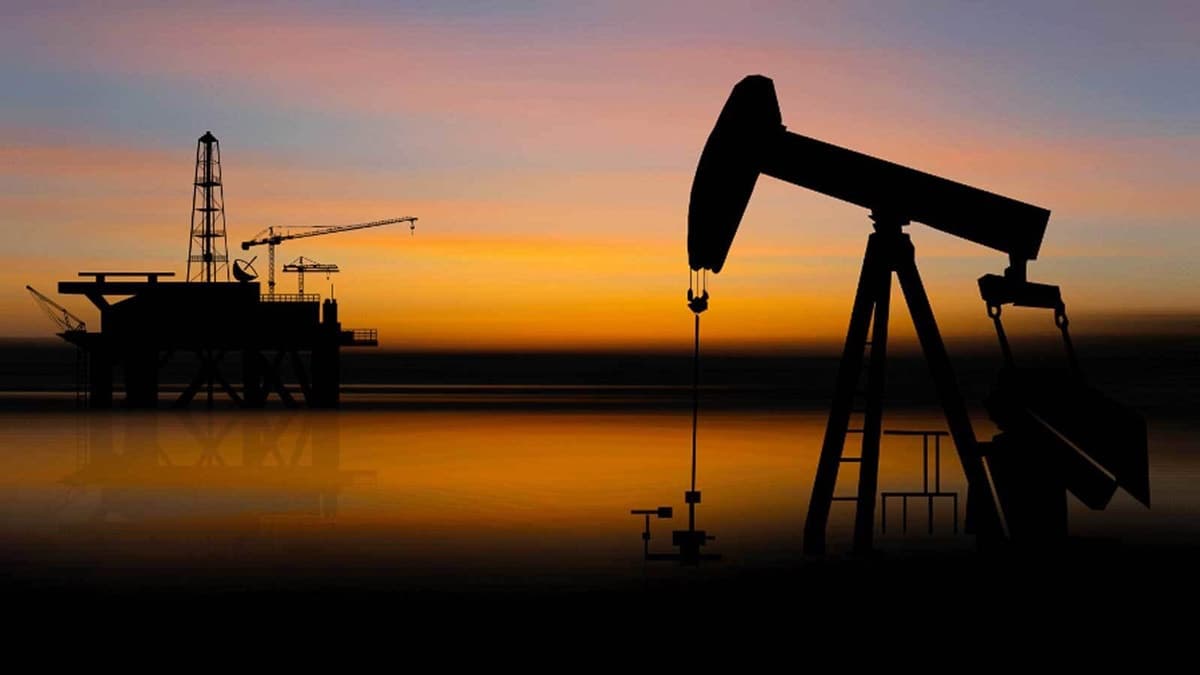 ABD medyası: Ordu geceleri milyonlarca varil petrolü kaçak yollarla sınırdan çıkarıyor