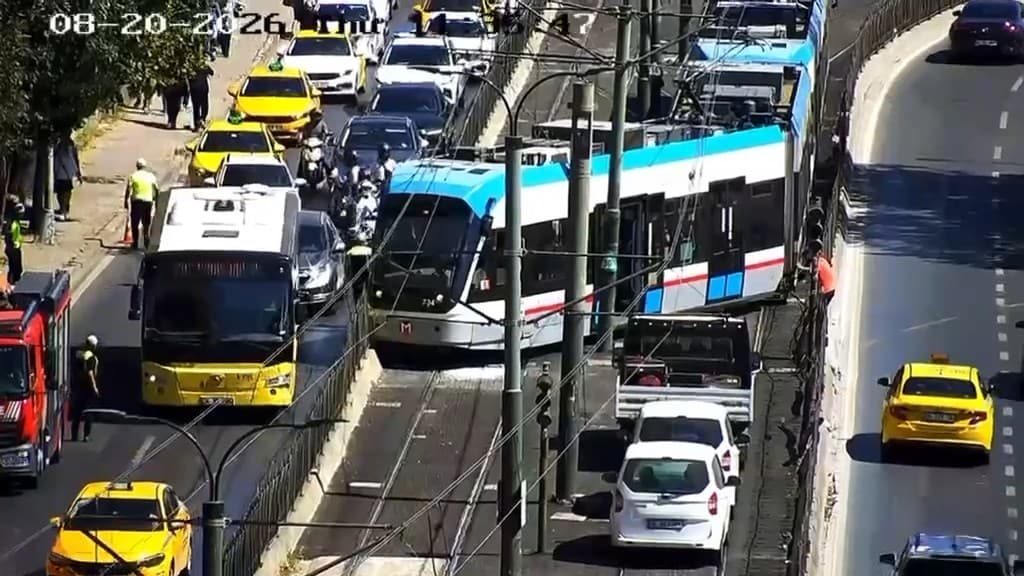 İstanbul'da T1 tramvayı Fındıklı'da raydan çıktı